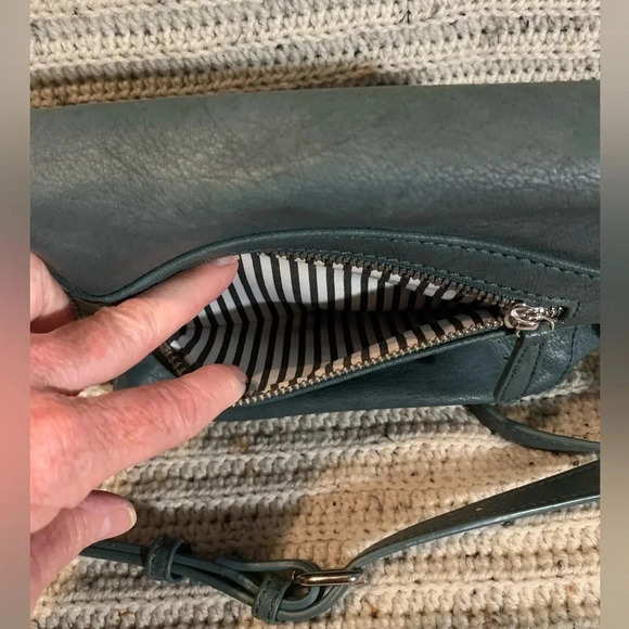 Urban Expressions crossbody Leather adjustable strap purse/handbag - Picture 4 of 9